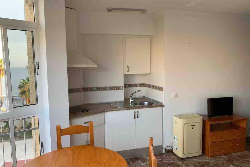 Apartment First Line Of The Sea 베날마데나코스타 외부 사진